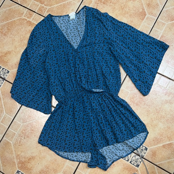 NATURAL LIFE Pants - NWOT NATURAL LIFE Romper. Size Small